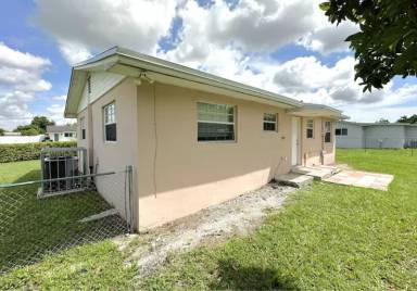 Main picture of 11520 SW 193rd St