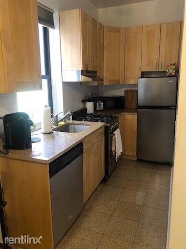 Main picture of 354 E 66th St