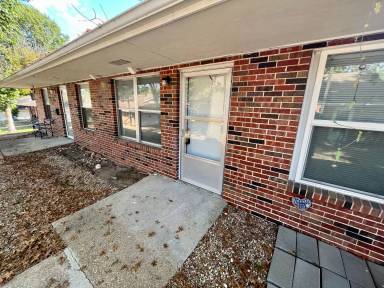 Main picture of 1005 E Grand Ave