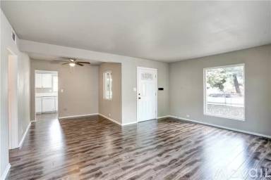 Main picture of 2127 N Mountain View Ave