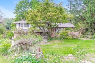 Main picture of 934 Village Rd