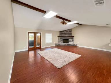 Main picture of 702 E Aspen St