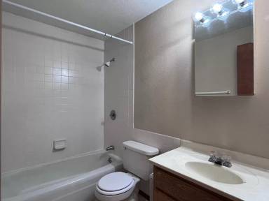 Main picture of 1734 E Amelia St