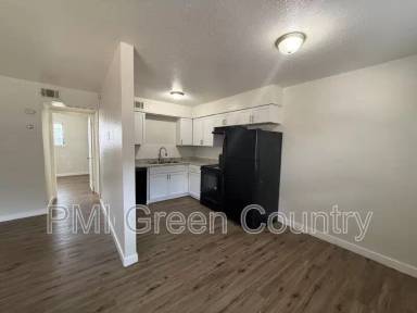 Main picture of 917 N Yale Ave