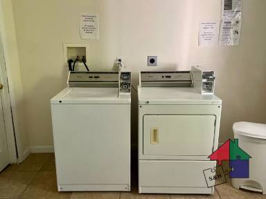 Main picture of 99 Elm St