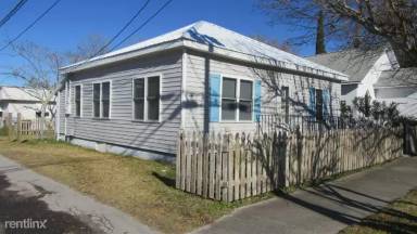 Main picture of 1302 1/2 Evans St