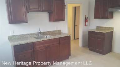 Main picture of 208 E Lincoln Hwy