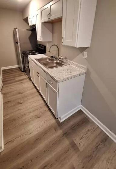 Main picture of 676 Knox Blvd