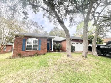 Main picture of 4327 Hidden Lakes Dr E