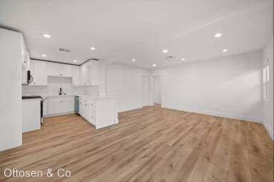 Main picture of 2028 W Spring St