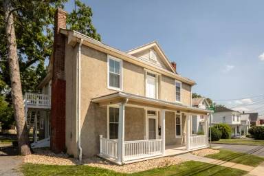 Main picture of 304 N High St