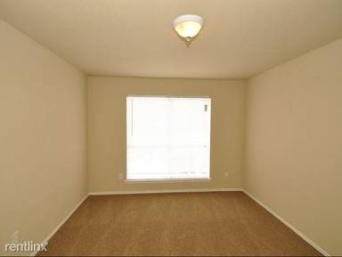 Main picture of Valencia at Spring Branch