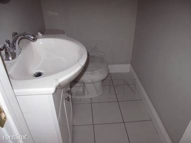 Main picture of 211 Elm St