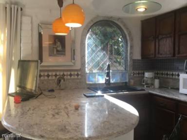 Main picture of 461 Naiad St