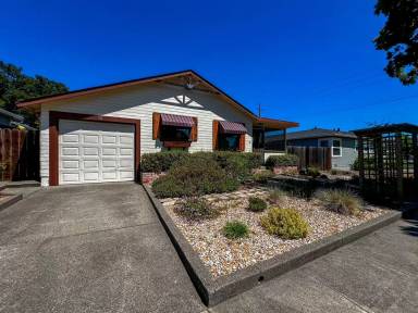 Main picture of 10 Linnell Ave