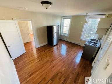 Main picture of 2938 W Oxford St
