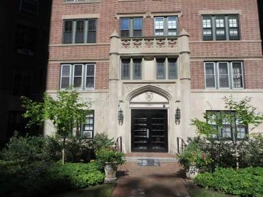 Main picture of 988 Memorial Dr