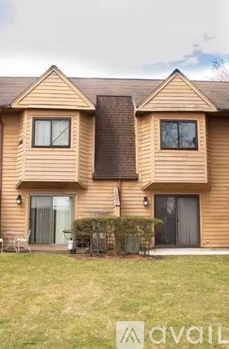 Main picture of 329 Strawberry Hill Ave