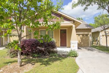 Main picture of 2424 Amur Dr