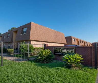 Main picture of 881 Ridgewood Dr