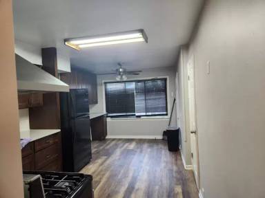 Main picture of 4325 W Parker Ave