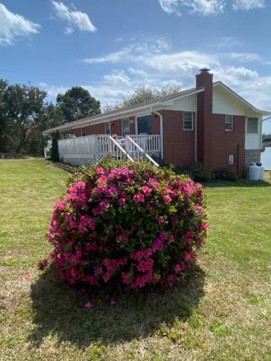 Main picture of 81 Dennis Dr