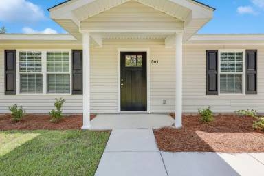 Main picture of 561 Church Cir
