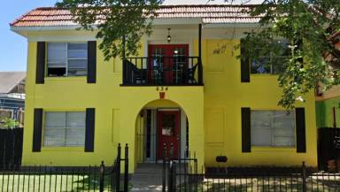 Main picture of 634 W 10th St