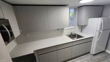 Main picture of 1467 SW 3rd St
