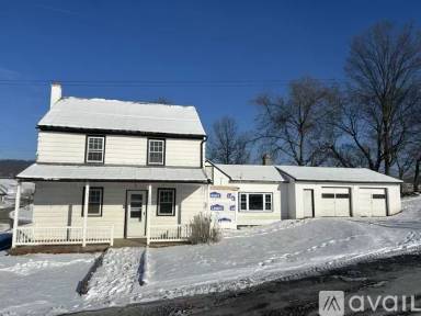 Main picture of 1943 Smoketown School Rd