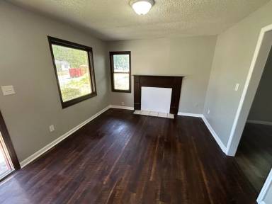 Main picture of 2115 Lee High Dr NE
