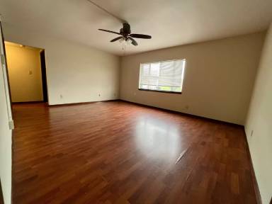 Main picture of 317 W Washington St