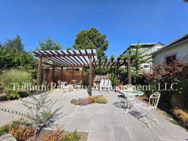 Main picture of 3015 NE 67th Ave