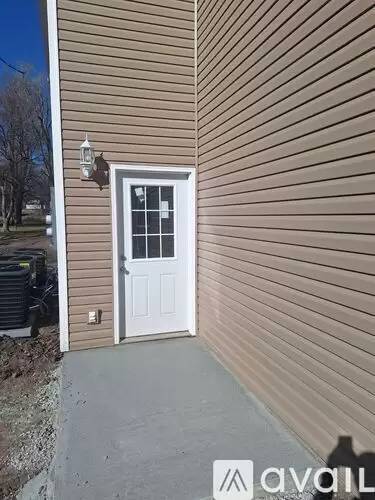 Main picture of 200 S 2nd St