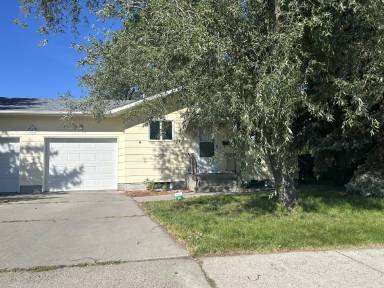 Main picture of 1002 12th St W