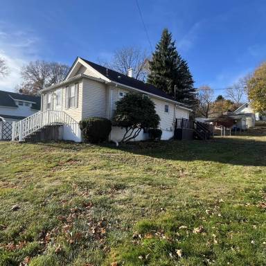 Main picture of 223 Sunnyside Ave