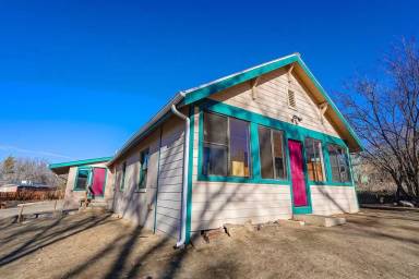 Main picture of 713 Acoma Pl