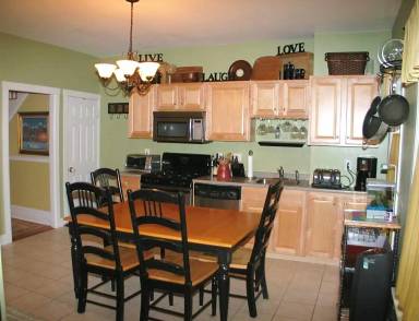 Main picture of 68 Elm St