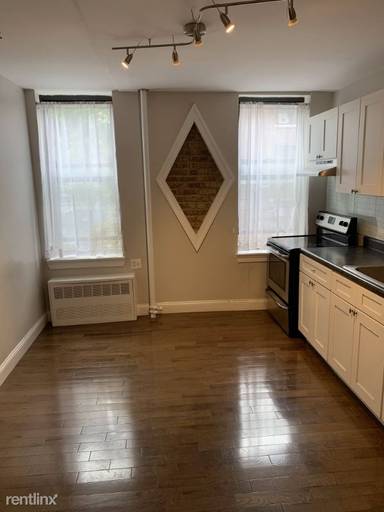 Main picture of 585 E 21st St