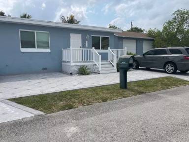 Main picture of 1710 SW 98th Ter