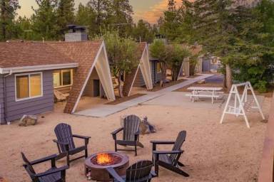 Main picture of 560 Edgemoor Rd