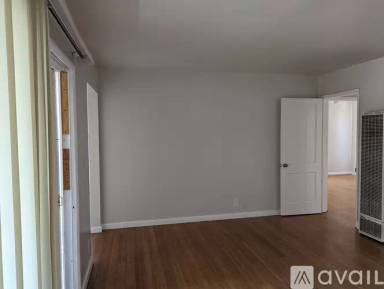 Main picture of 10617 Oxnard St