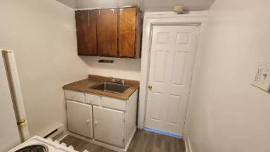 Main picture of 52 Clinton St