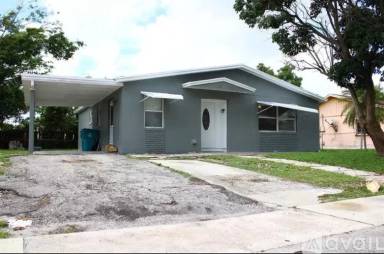 Main picture of 2481 NW 1st St
