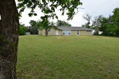 Main picture of 3101 FM 438 Loop