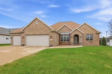 Main picture of 1892 N Sunrise Ln