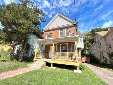 Main picture of 444 W 5th St