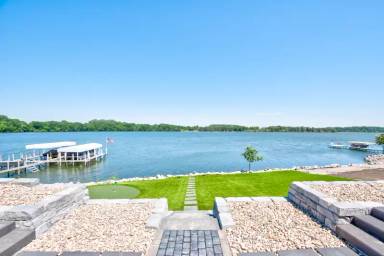 Main picture of 172 W Bay Rd