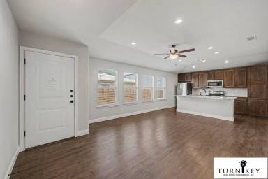 Main picture of 1304 White Sand Dr