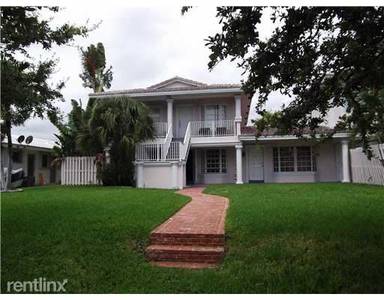 Main picture of 4521 NE 21st Ave